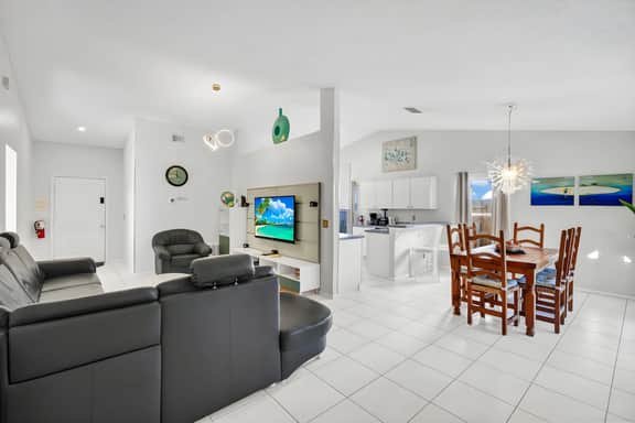 Waterfront Oasis – 4BR Pool & Spa