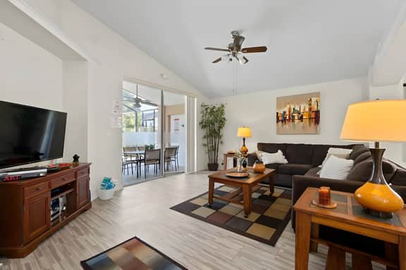 20 mins to Parks | Close to Shops and Restaurants